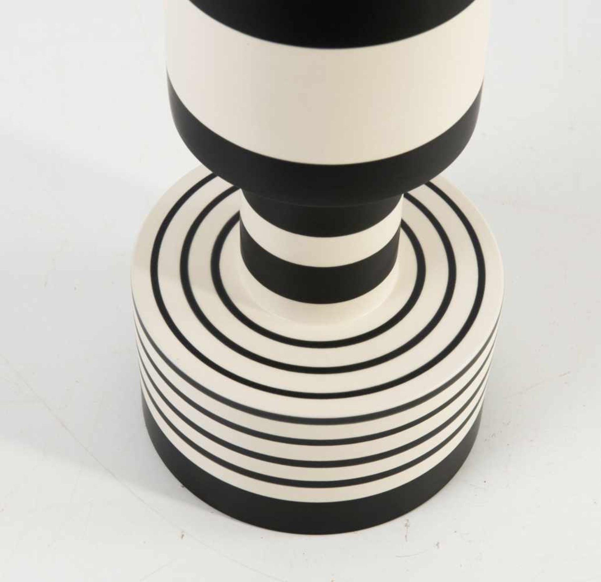 Vase 'Vaso Calice', um 1986 Ettore Sottsass H. 47,1 cm. Bitossi, Montelupo. Steingut, cremeweiß - Bild 4 aus 5