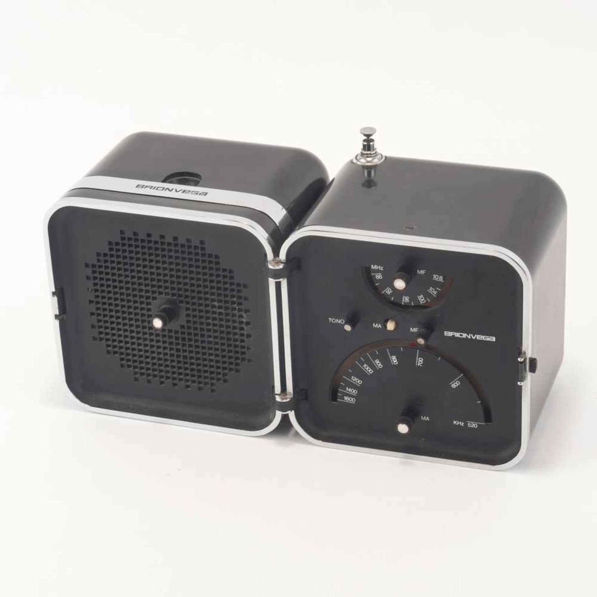 Klappradio 'TS 502', 1964 Richard Sapper; Marco Zanuso H. 13 x 26,5 x 13 cm (aufgeklappt). - Bild 2 aus 3