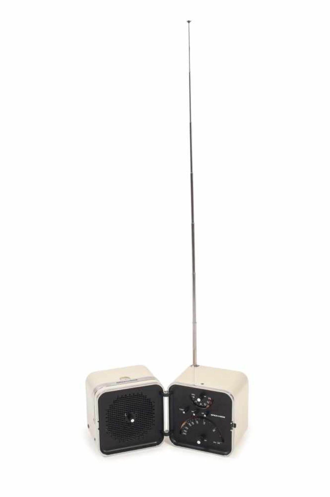 Klappradio 'TS 502', 1964 Richard Sapper; Marco Zanuso H. 13 x 26,5 x 13 cm (aufgeklappt).