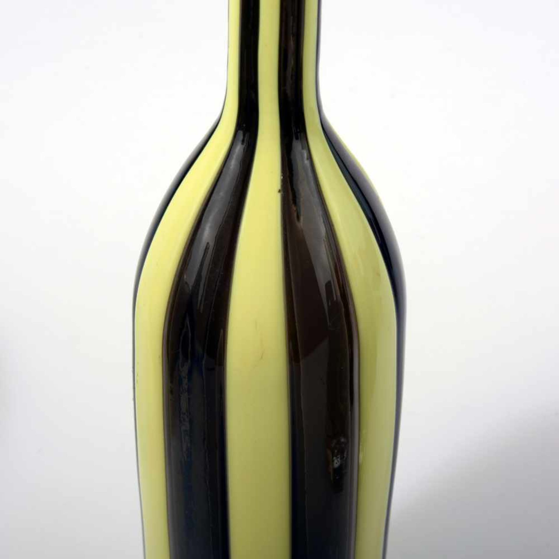 Flasche mit Stopfen 'A canne', 1956 Paolo Venini Zylindrisch. H. 46 cm. Ausführung Venini & C. - Bild 3 aus 3