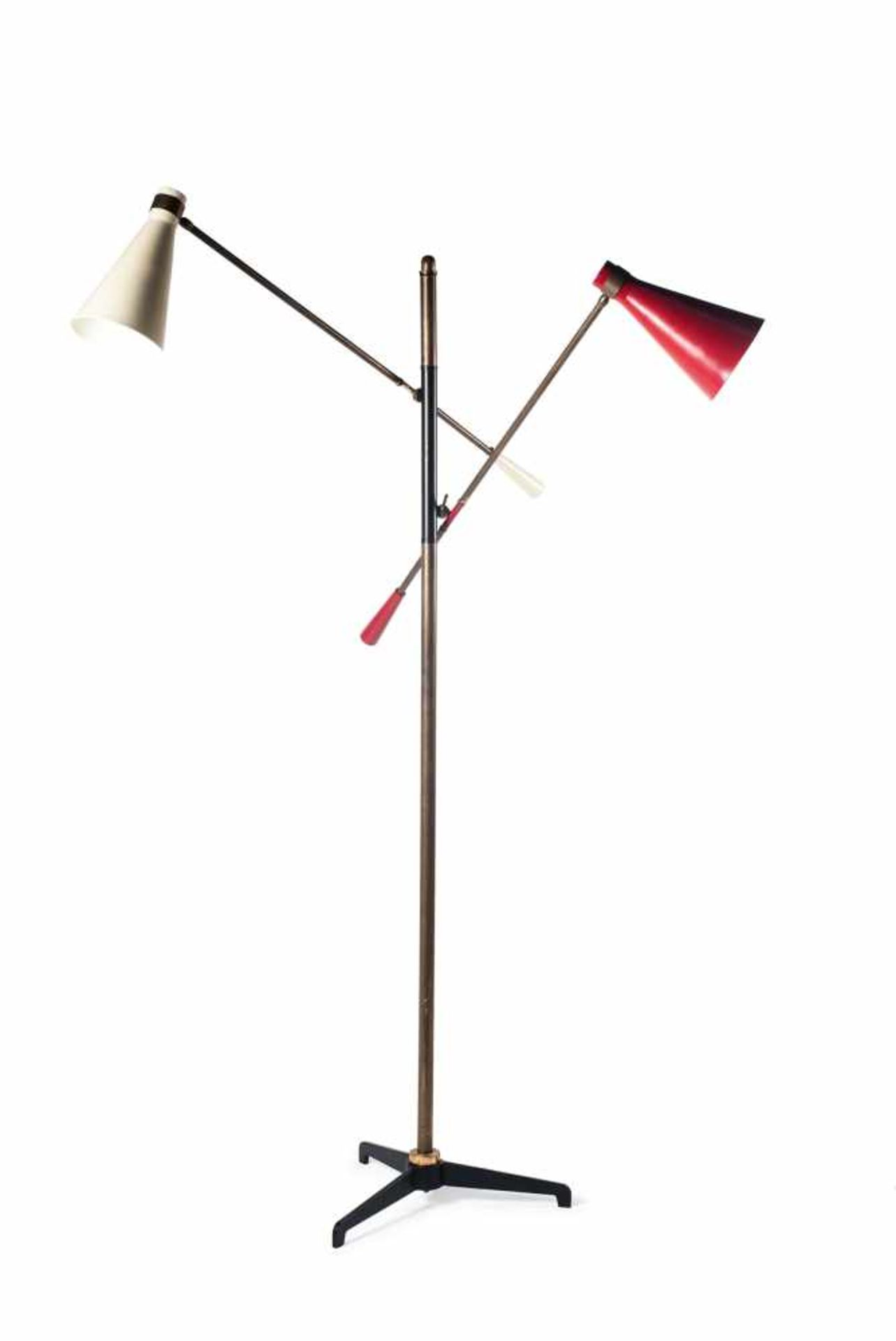 Stehleuchte, um 1955 Italien H. 200 cm, Schirme: Dm. 15,5 cm. Metallblech, rot und weiß lackiert,
