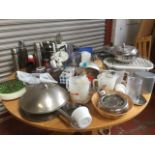 A quantity of Kitchen items