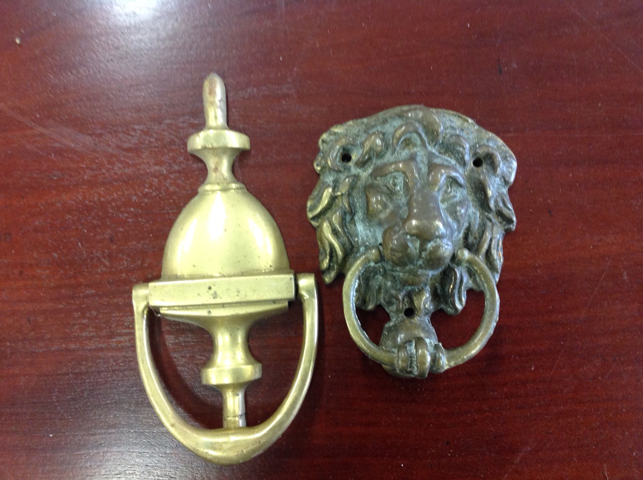 Two brass door knockers; a reproduction quartz carriage clock; and a graduated pair of steel candle - Image 2 of 3