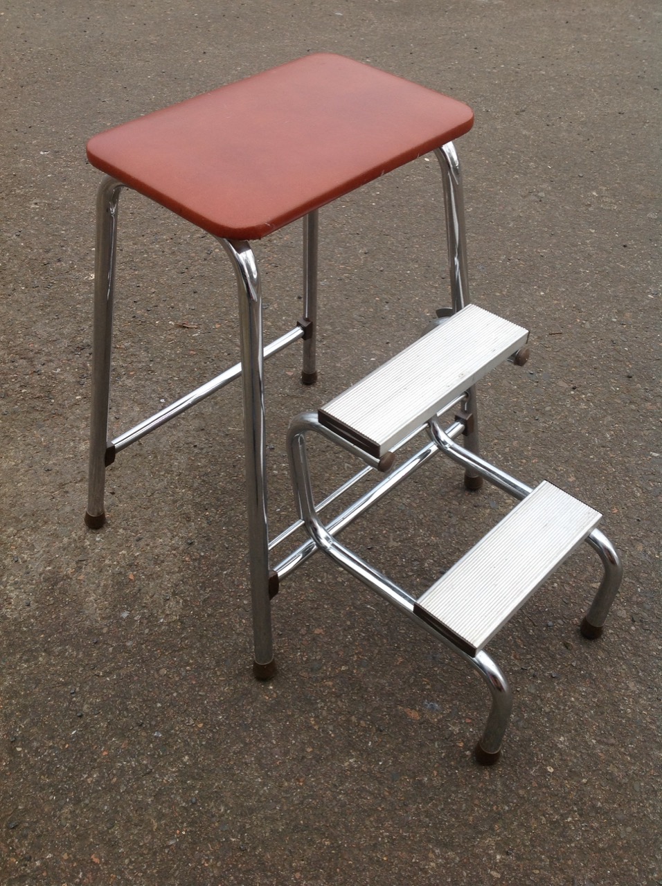 A contemporary chrome chair with circular beech seat, fitted with loose cushion; and a chrome stool - Image 2 of 3