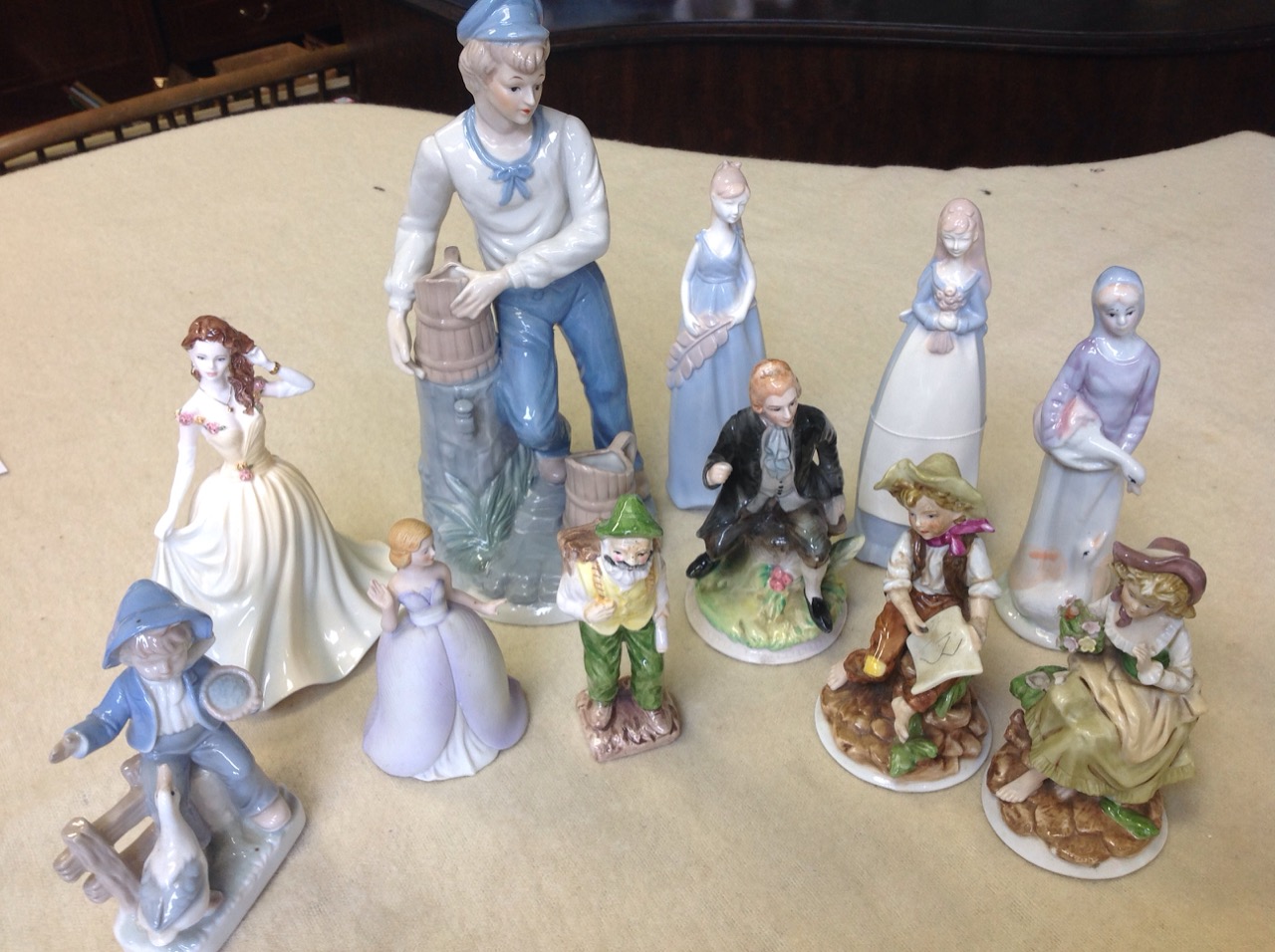 Miscellaneous ceramic figurines