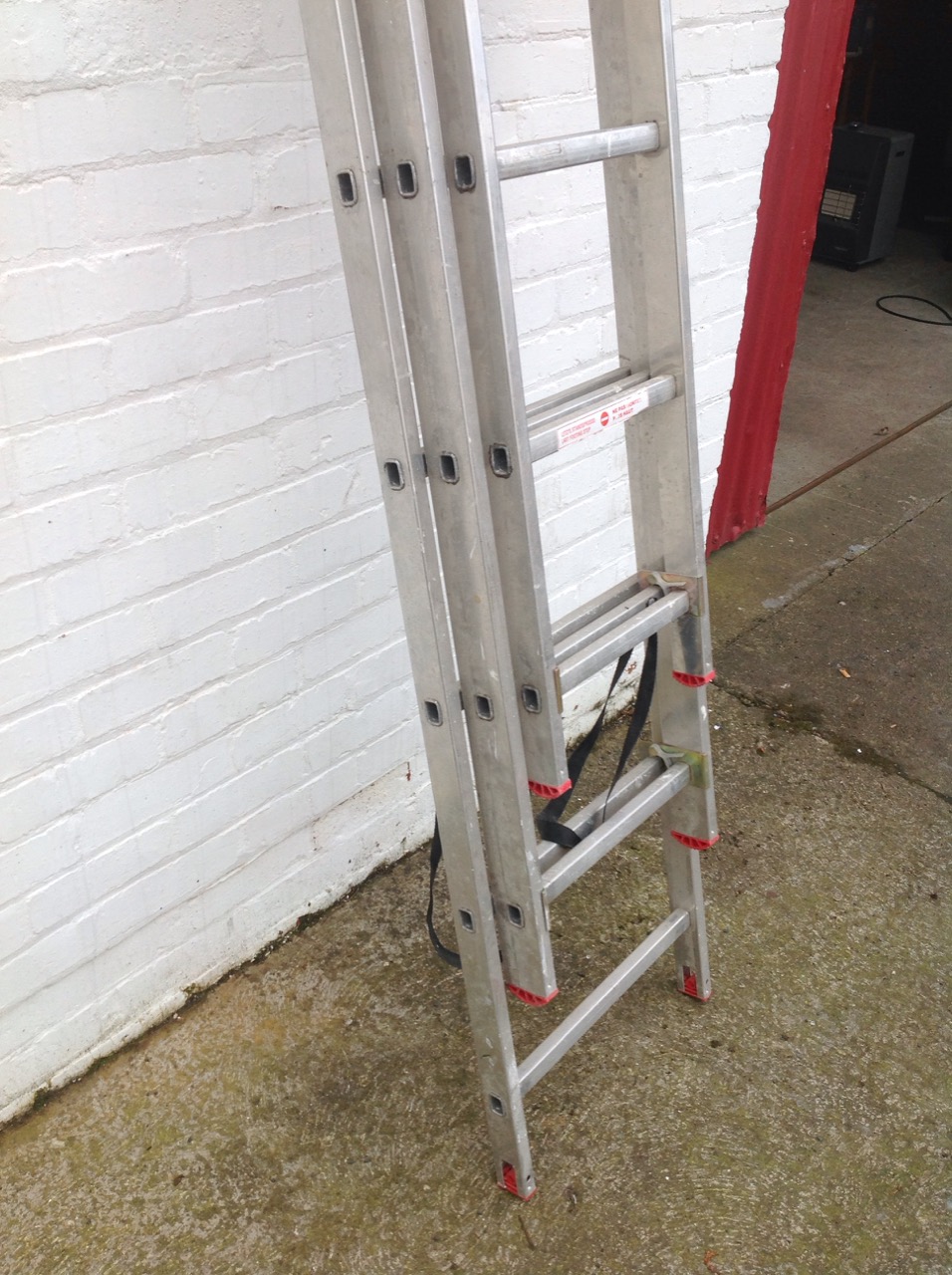 A Starlight triple extension aluminium ladder, with ribbed rungs, straps, etc. - Image 3 of 3