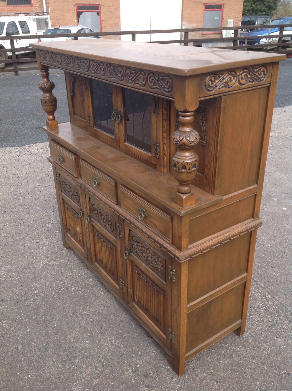 A carved oak cupboard with leaded glass doors - Image 2 of 3