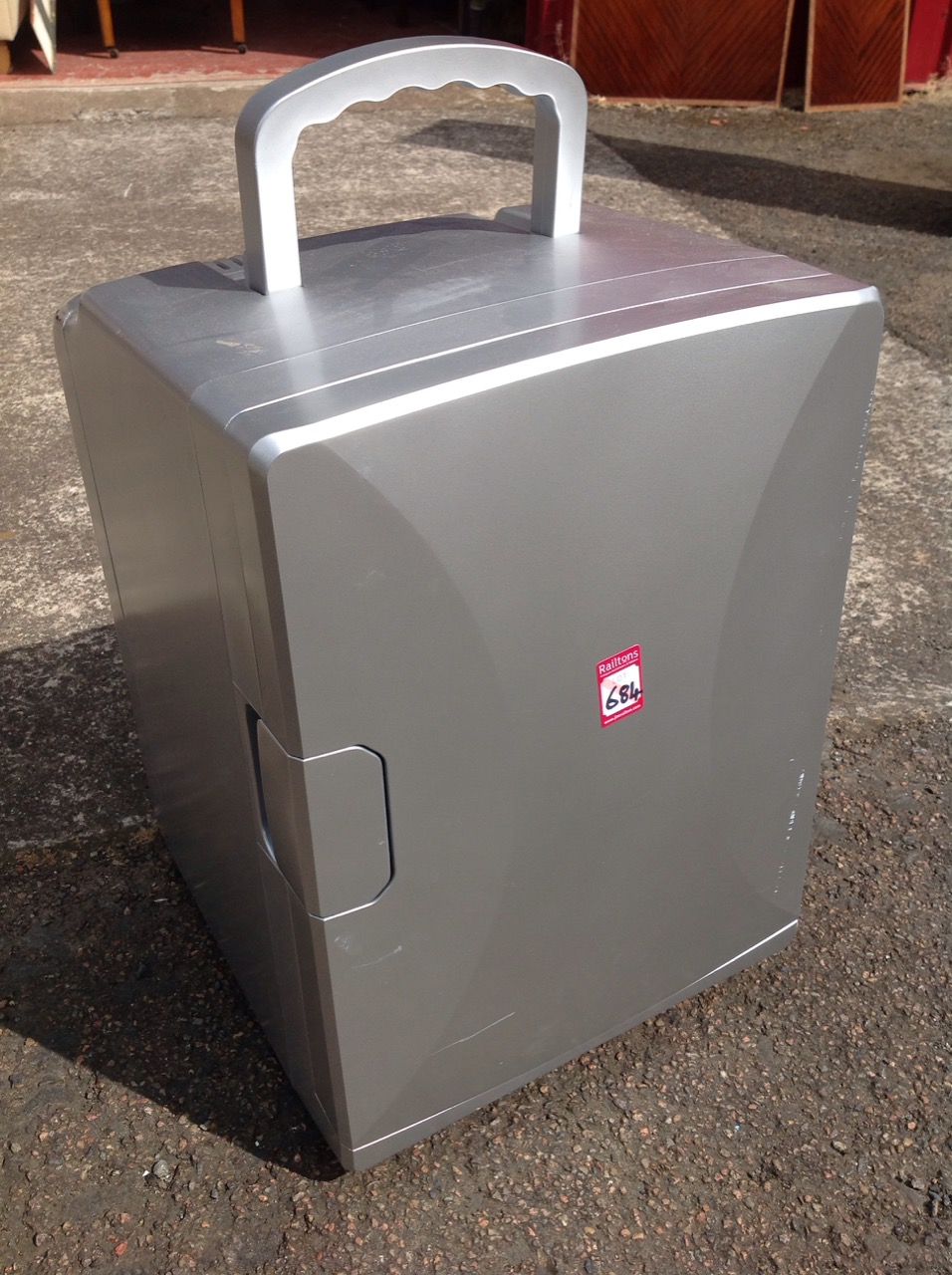 A tabletop thermoelectric cooler/warmer, the machine with instructions & unused.