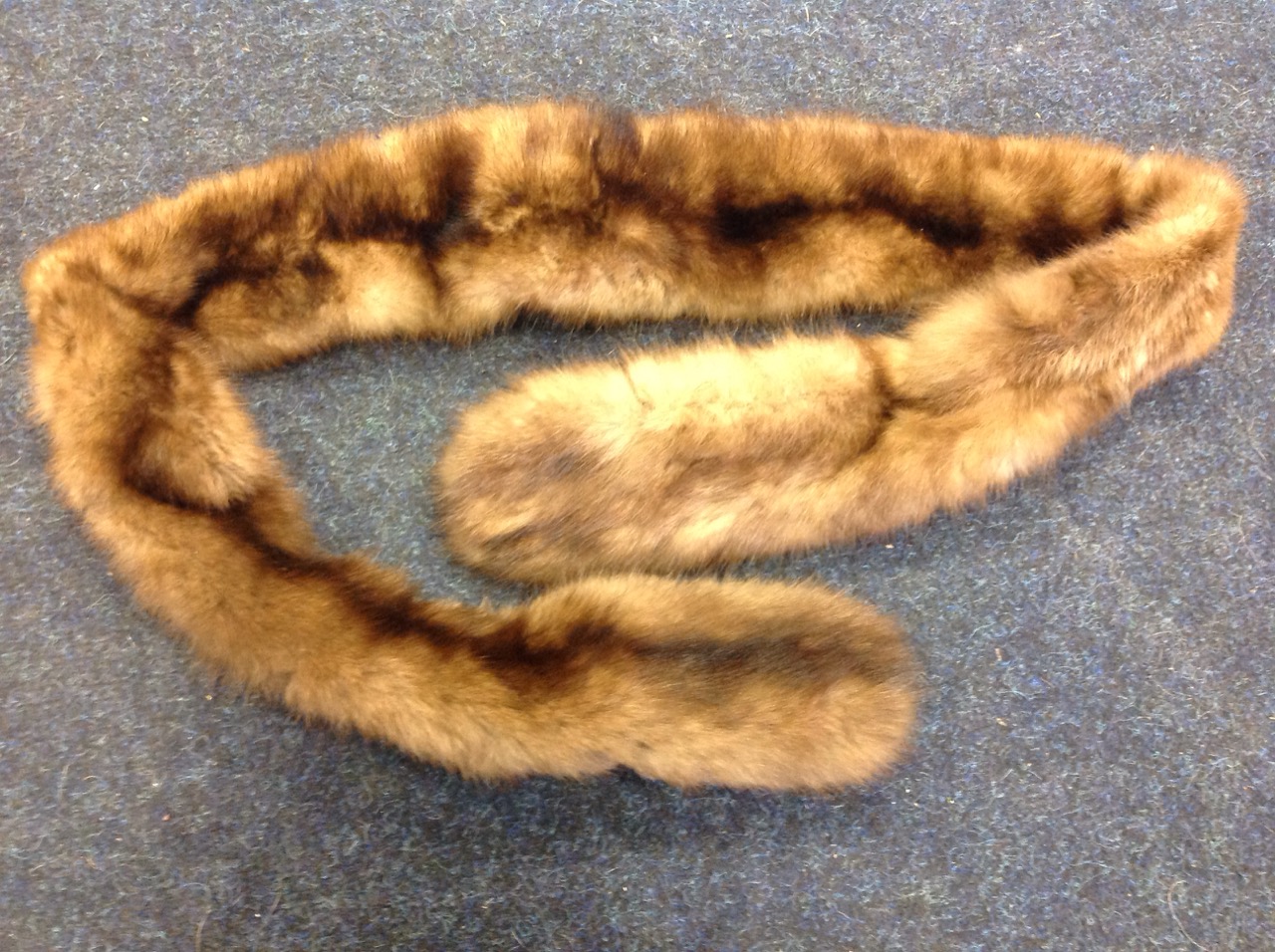 A lined mink fur cape; and a long mink scarf. (2) - Image 3 of 3