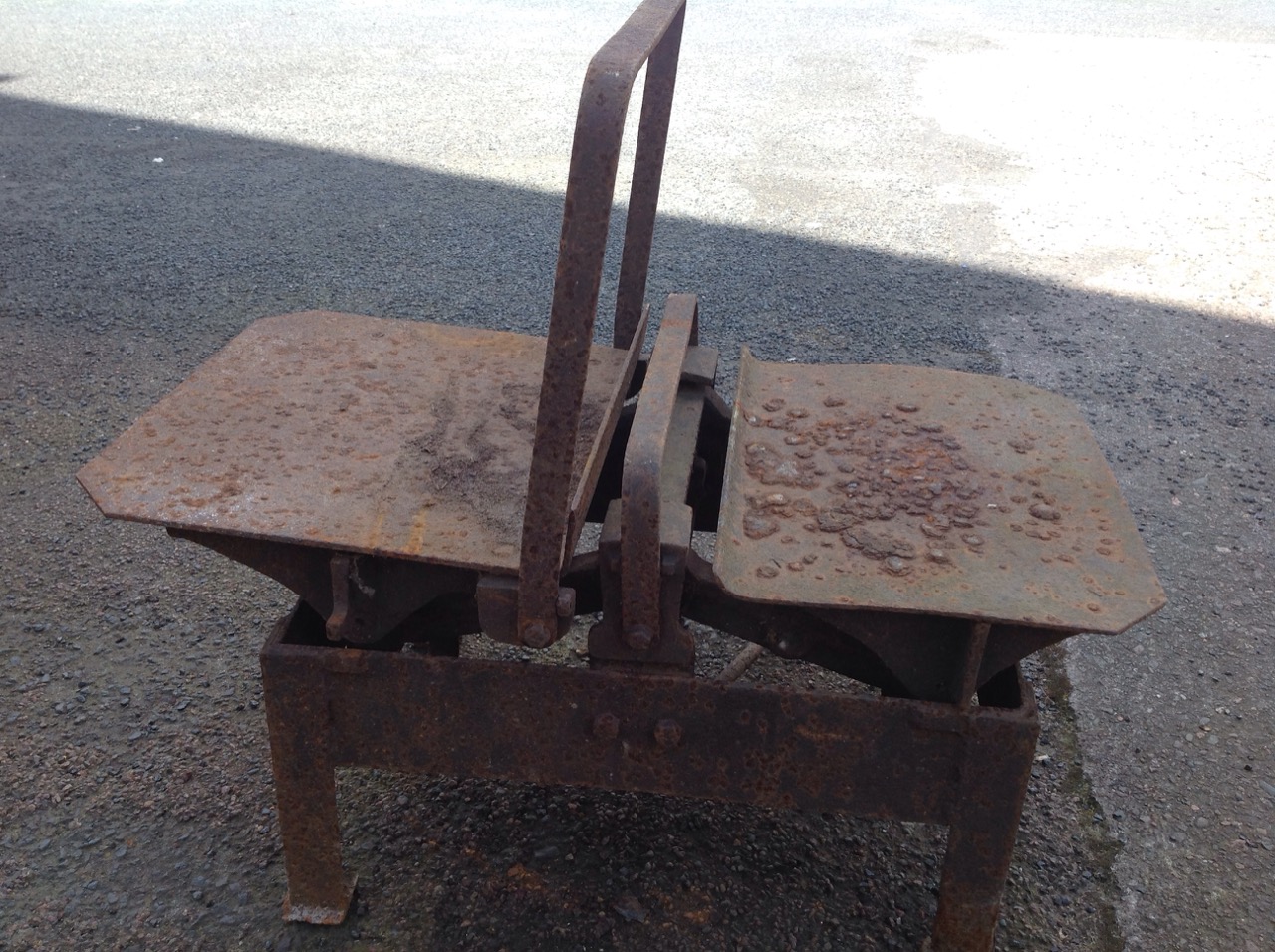 A set of Victorian sack scales, with two weighing platforms on rectangular iron base. - Image 2 of 3