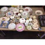 Miscellaneous ceramics & glass including crested china, Indian tree, wallplates, a pair of Chokin