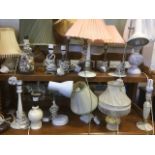 A quantity of tablelamps