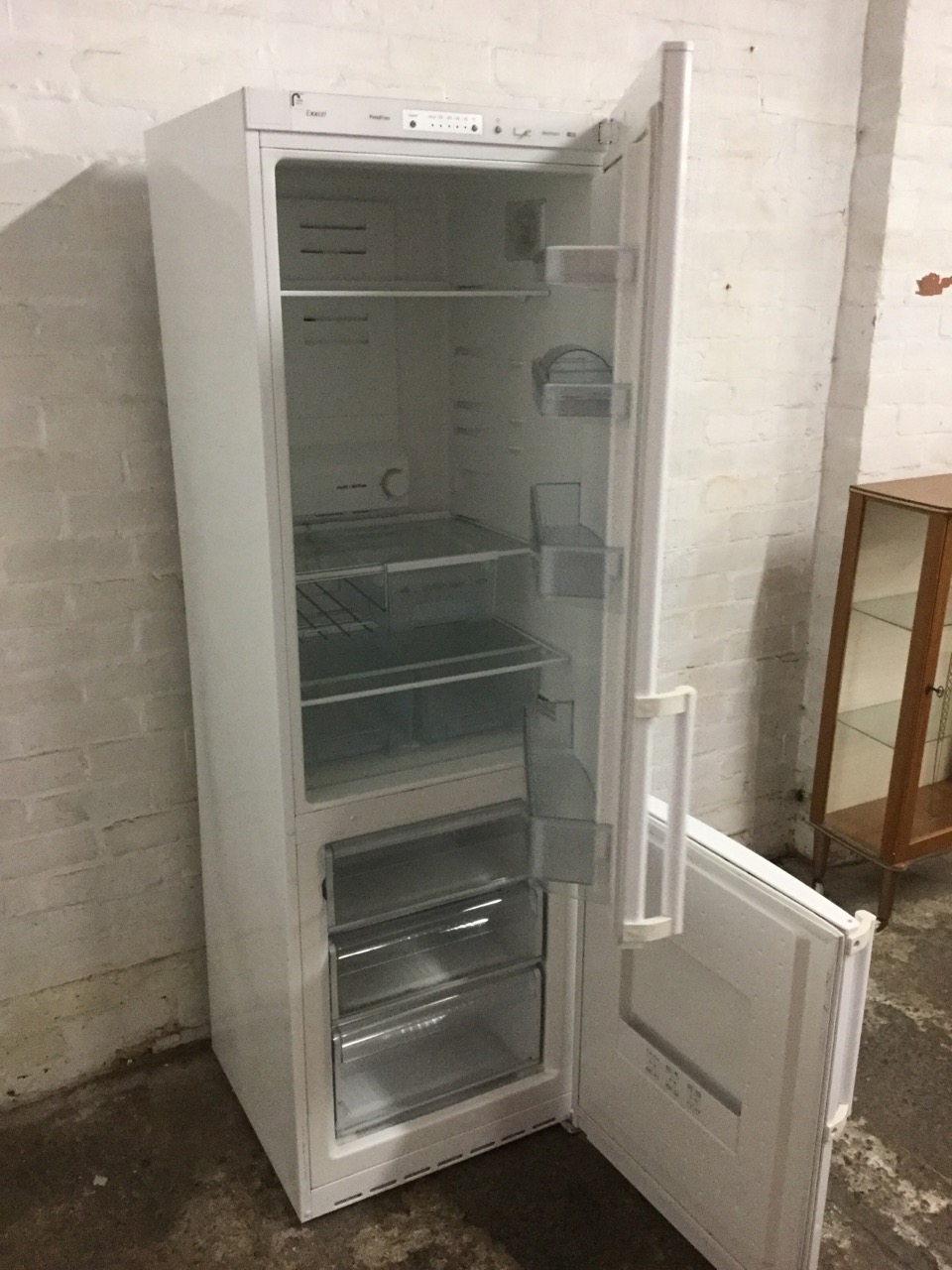 A large Bosch fridge freezer. - Image 2 of 3