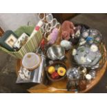 Miscellaneous kitchenalia and decorative items