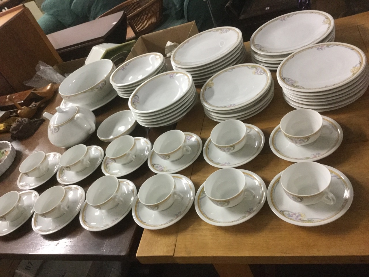 A Richard Ginori Italian twelve piece dinner service