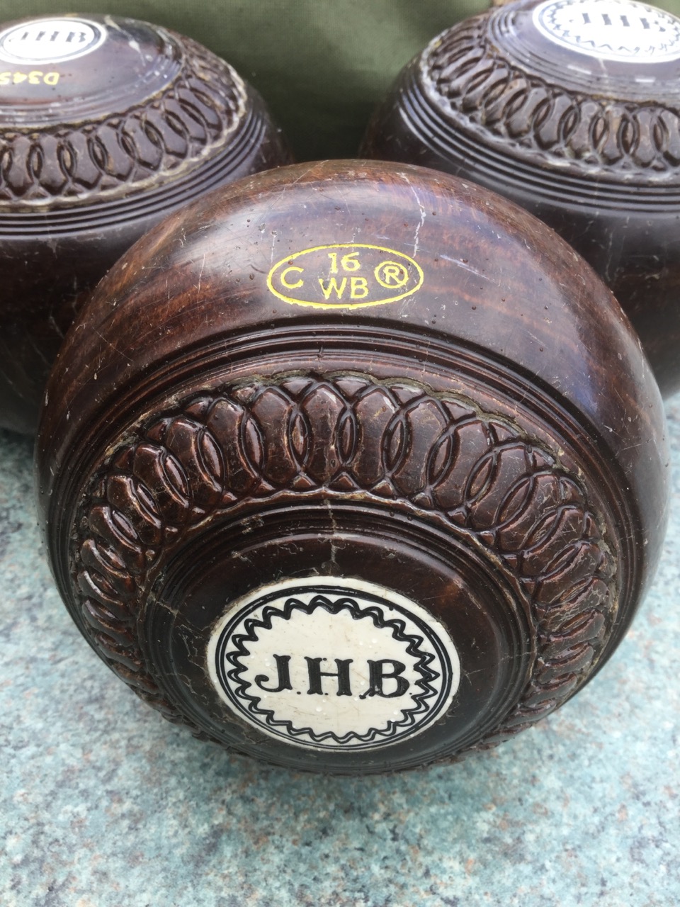 A set of four hardwood bowls with inlaid medallions. (4) - Image 2 of 3