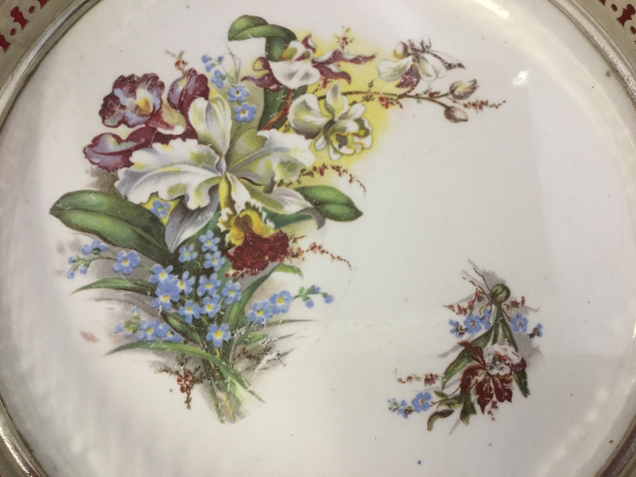 A Villeroy & Boch coaster with floral decoration - Image 3 of 3