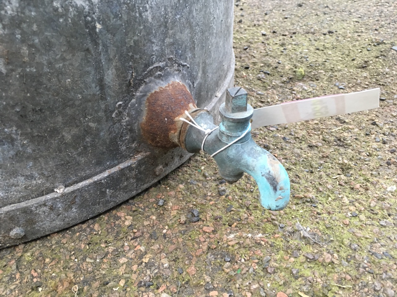 A large tubular galvanised tank of riveted construction - Image 3 of 3