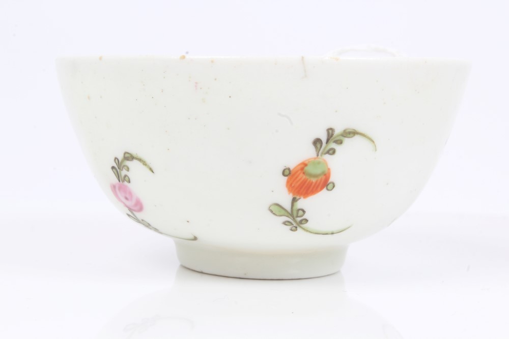 18th century Lowestoft tea bowl with polychrome painted floral sprays, - Image 8 of 9