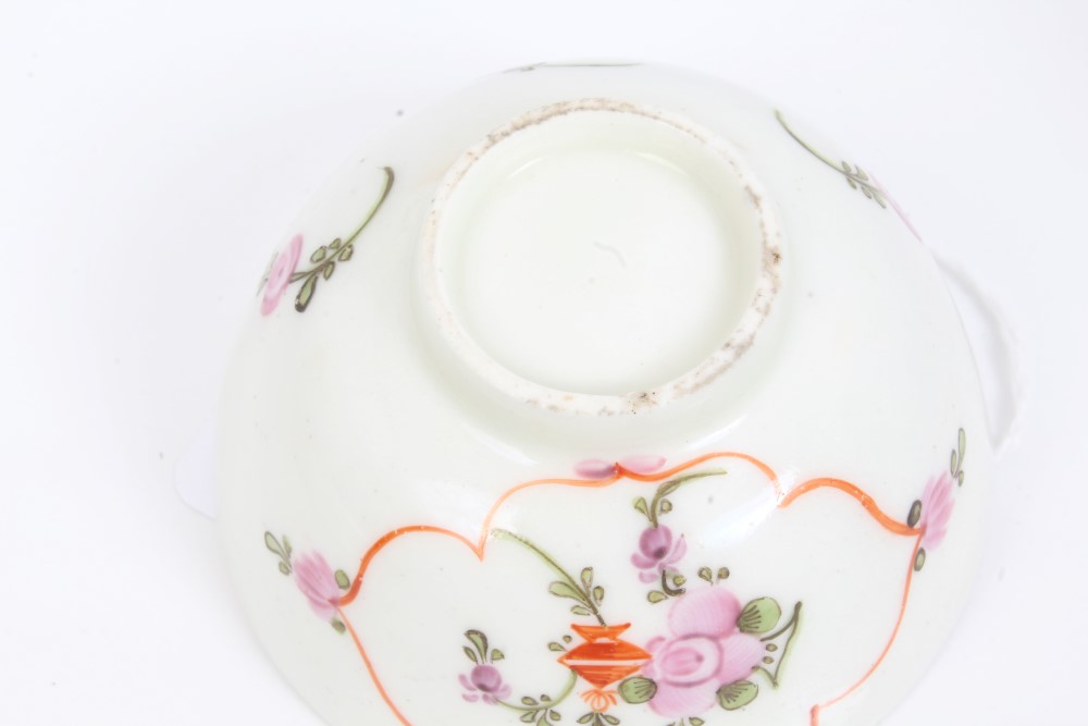 18th century Lowestoft tea bowl with polychrome painted floral sprays, - Image 9 of 9