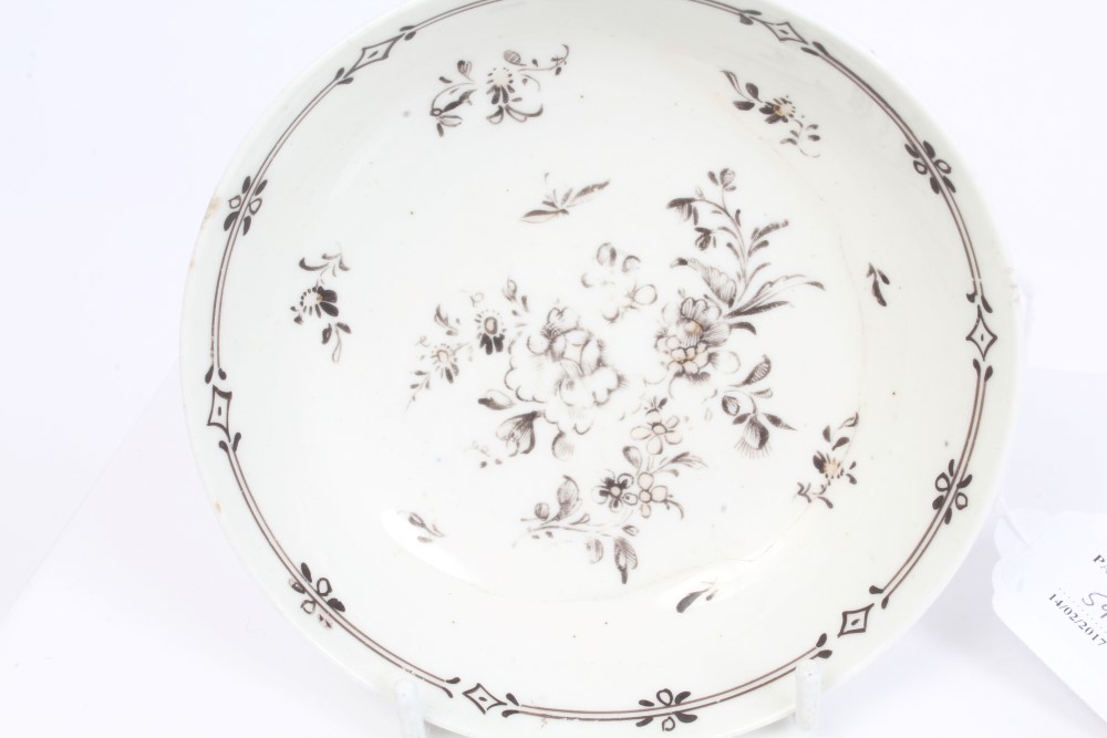 18th century Lowestoft tea bowl with polychrome painted floral sprays, - Image 5 of 9