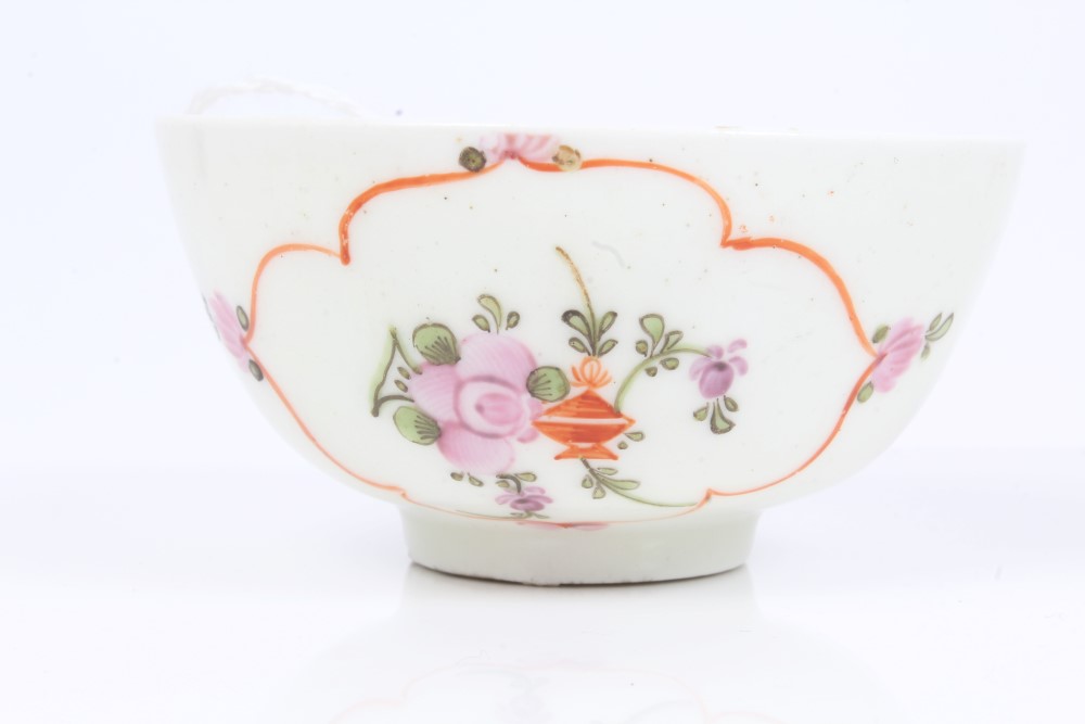 18th century Lowestoft tea bowl with polychrome painted floral sprays, - Image 7 of 9