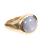Gentlemen's gold (18ct) signet ring set with a grey star sapphire cabochon measuring approximately