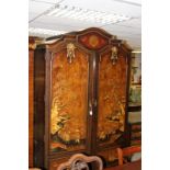 1920s/1930s Chinoiserie lacquered walnut bedroom suite by Maple & Co comprising arched double