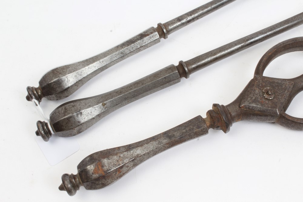 Set of three Georgian steel fire implements with faceted handles - Image 2 of 3