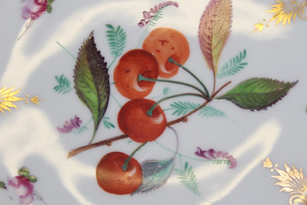 Good quality Victorian Davenport part dessert service with painted grapevine and floral sprigs - Image 14 of 19
