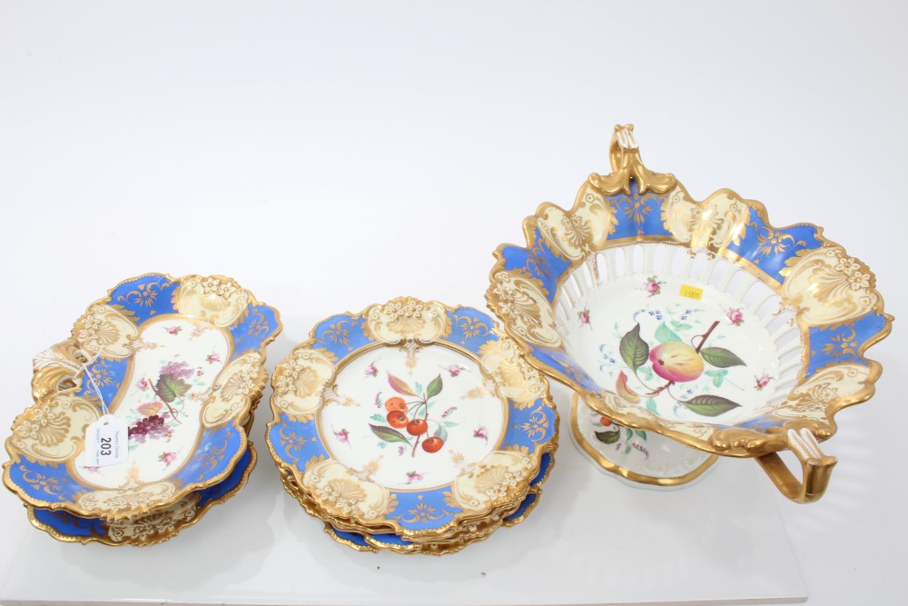 Good quality Victorian Davenport part dessert service with painted grapevine and floral sprigs - Image 4 of 19