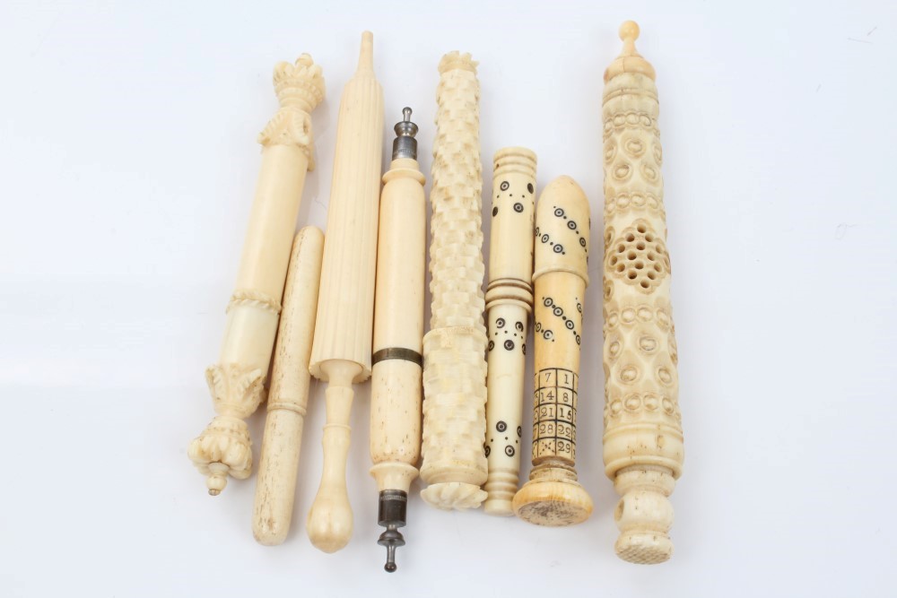 Good collection of eight 19th century carved ivory or bone bodkin cases, - Bild 2 aus 3