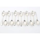 Set of twelve Edwardian silver Old English pattern teaspoons with engraved initial P (Sheffield