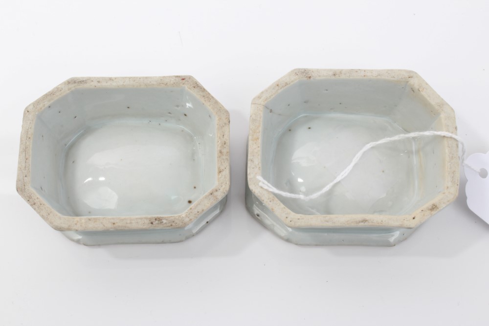 Pair mid-18th century Chinese export famille rose trencher salts of octagonal form, - Image 3 of 4