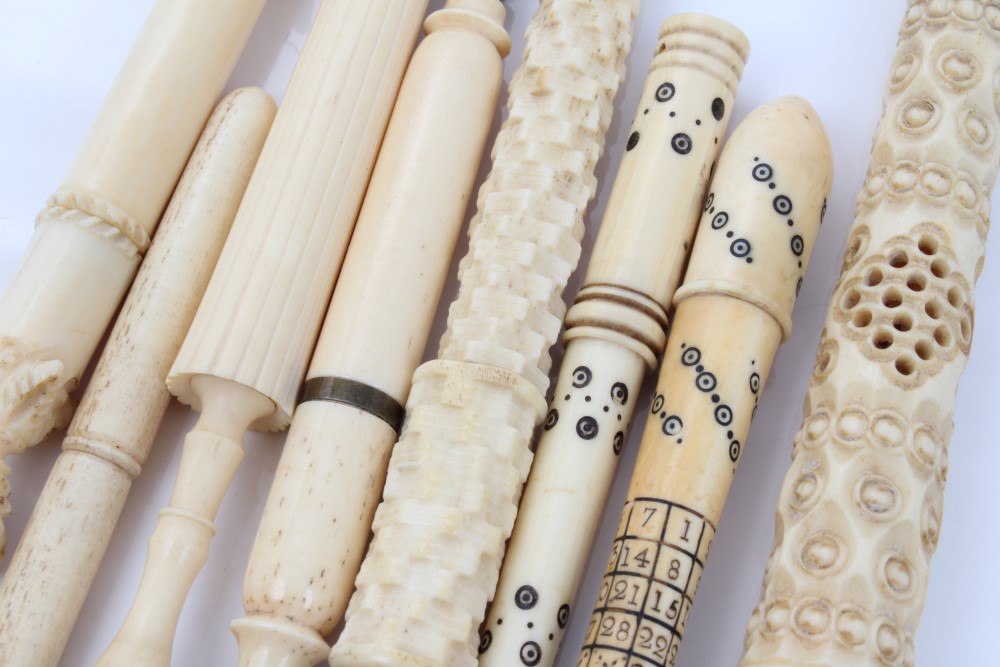 Good collection of eight 19th century carved ivory or bone bodkin cases, - Bild 3 aus 3