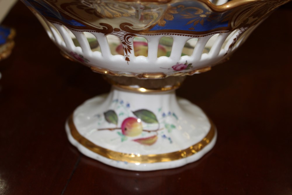 Good quality Victorian Davenport part dessert service with painted grapevine and floral sprigs - Image 19 of 19