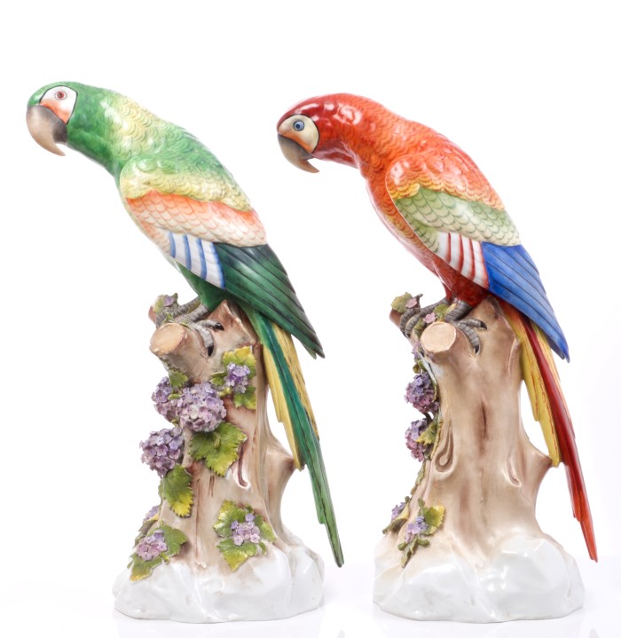 Pair large late 19th century German porcelain Macaw parrots with polychrome decoration, - Bild 2 aus 4