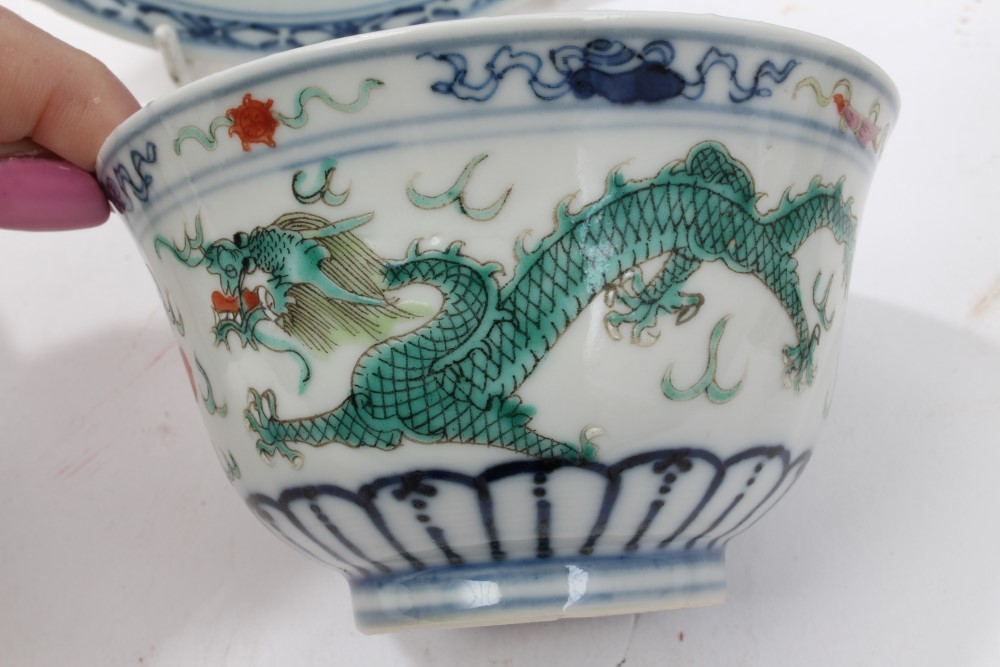 Early 20th century Chinese porcelain bowl with green painted dragons chasing pearls - Xuantong six - Image 4 of 7