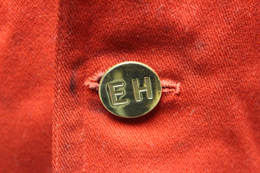 Gentlemen's scarlet hunt coat with brass Hunt buttons and a stock, - Image 3 of 5
