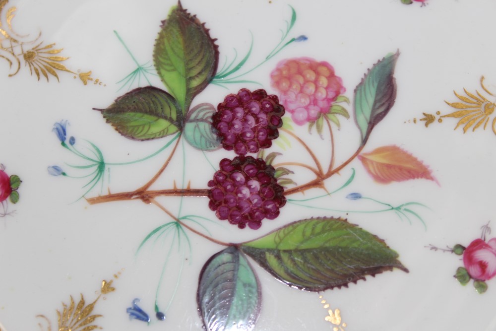 Good quality Victorian Davenport part dessert service with painted grapevine and floral sprigs - Image 6 of 19