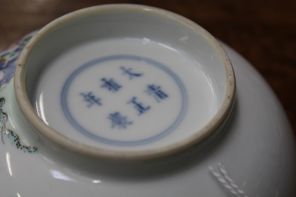 Fine 18th century Chinese 'chicken' bowl with polychrome painted cockerel eating an insect and hen - Image 14 of 17