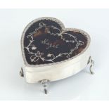 Edwardian silver ring / jewellery box in the form of a heart, with velvet interior,