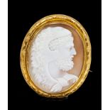 Good quality 19th century Italian carved shell cameo brooch depicting Hercules,