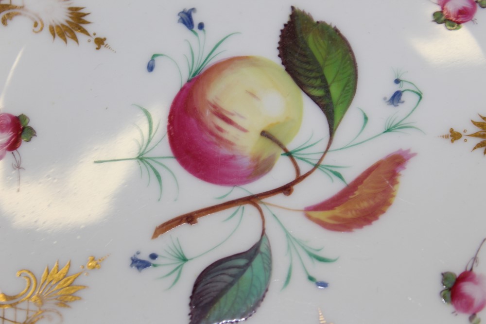 Good quality Victorian Davenport part dessert service with painted grapevine and floral sprigs - Image 12 of 19