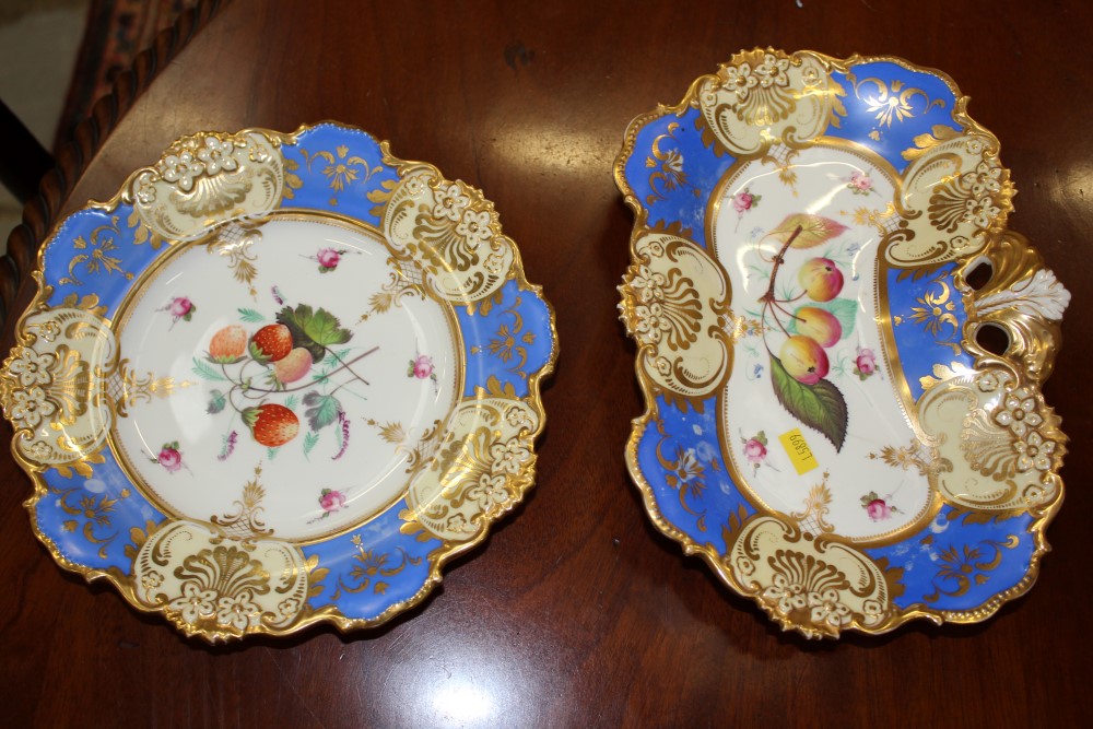 Good quality Victorian Davenport part dessert service with painted grapevine and floral sprigs - Image 8 of 19