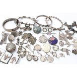 Victorian leather jewellery box containing quantity of silver and white metal jewellery - including