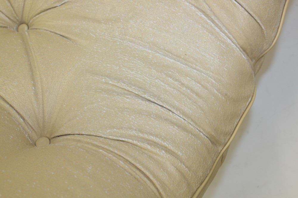 1960s / 1970s cream leather button upholstery chaise longue, - Image 3 of 3