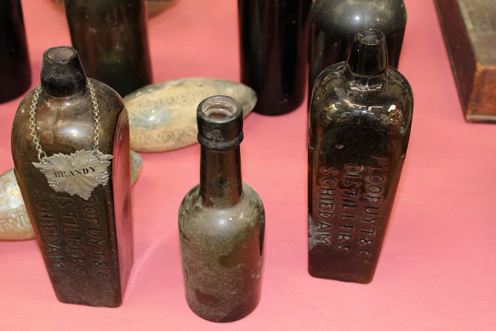 Late 18th / early 19th century moulded glass bottle with seal, initialled A. S. over C. R. - Image 2 of 10