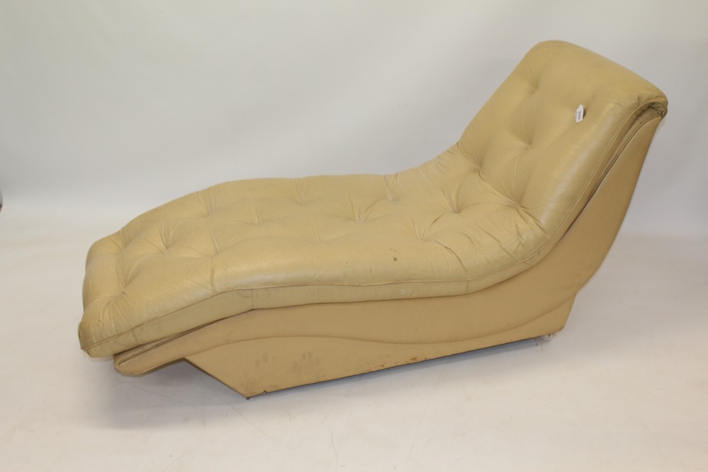 1960s / 1970s cream leather button upholstery chaise longue,