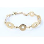 Gold (18ct) bracelet with alternating oval and round discs,